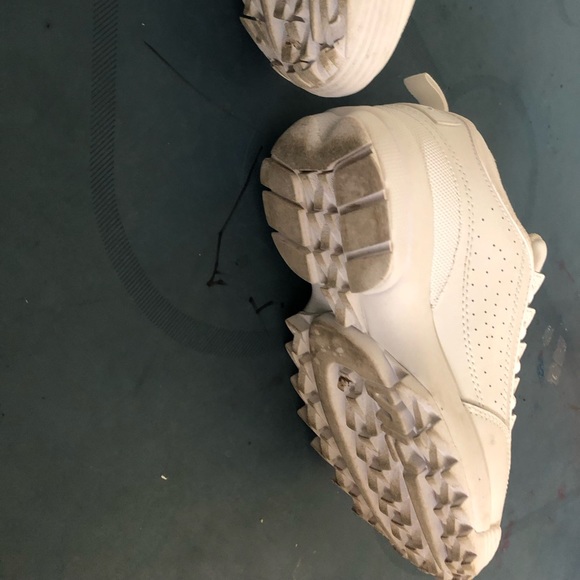 (SOLD)Women FILA  sneakers - Picture 6 of 6